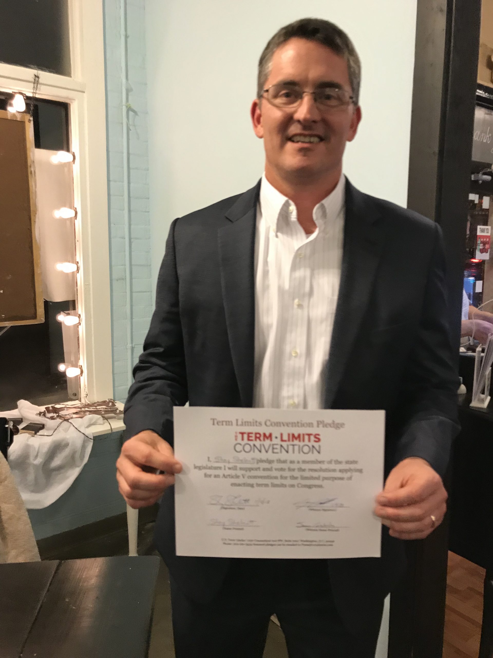 Shay Shelnutt signs term limits pledge