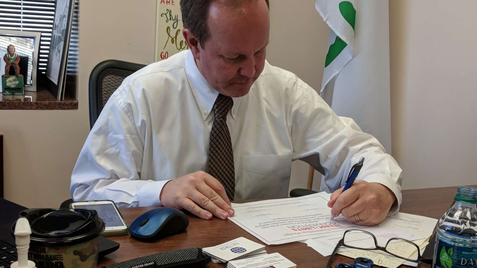Georgia Rep. Buzz Brockway signs the US Term Limits Pledge