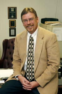 allen-balog-MIHD59 signs term limits on Congress pledge