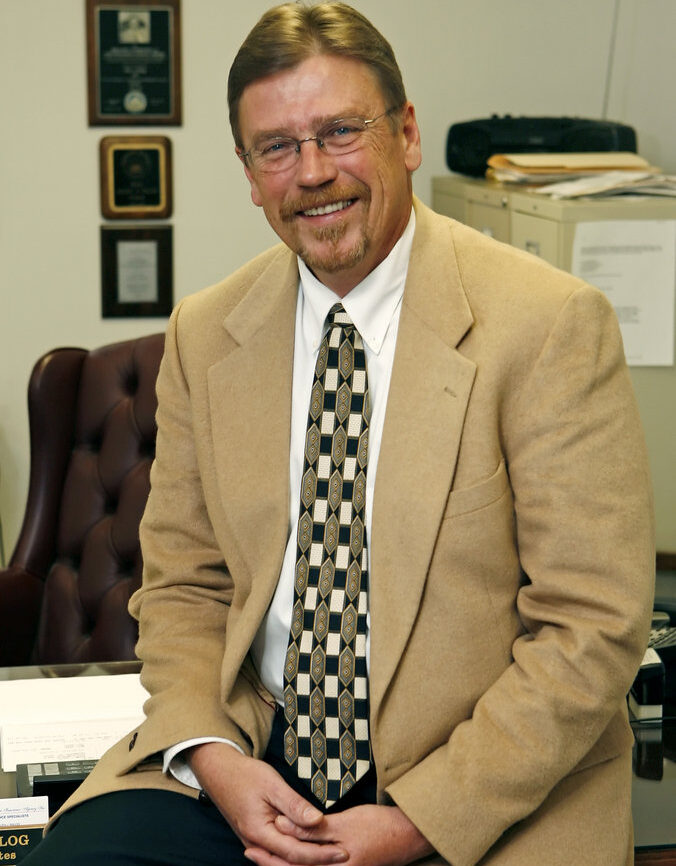 allen-balog-MIHD59 signs term limits on Congress pledge