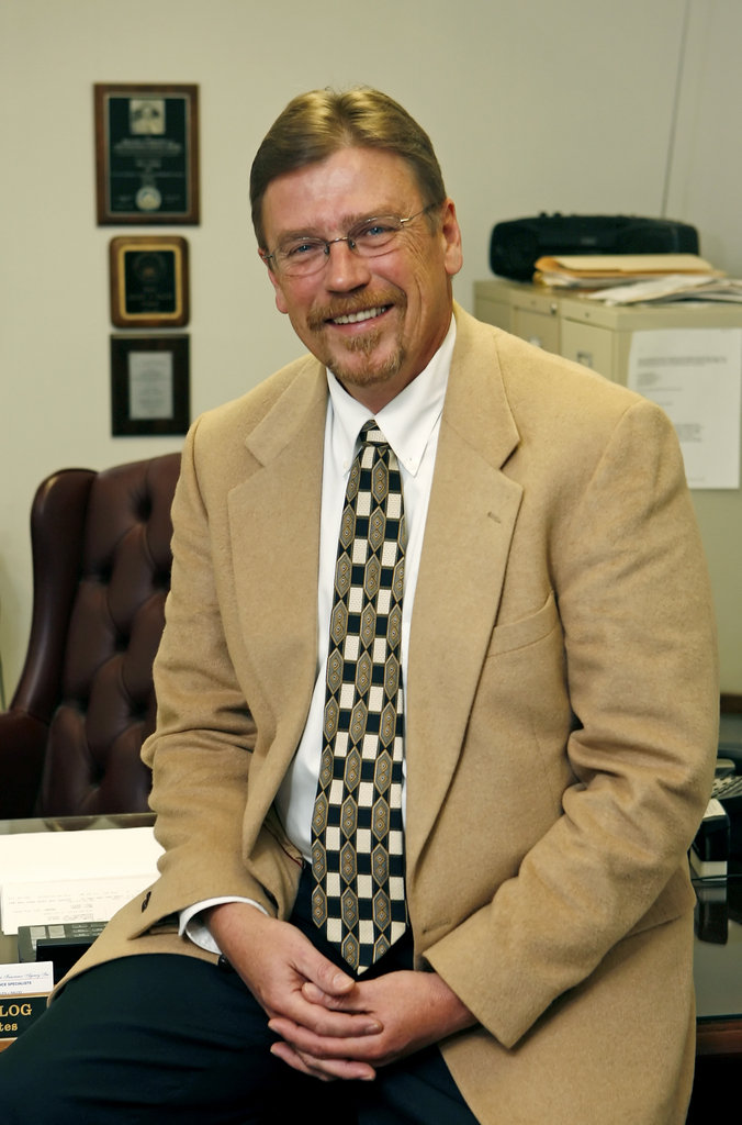 allen-balog-MIHD59 signs term limits on Congress pledge