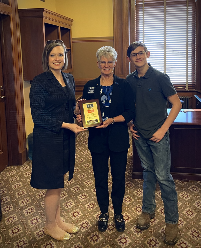 Rep Lisa Moser Receives Plaque For Signing Us Term Limits Pledge Us Term Limits